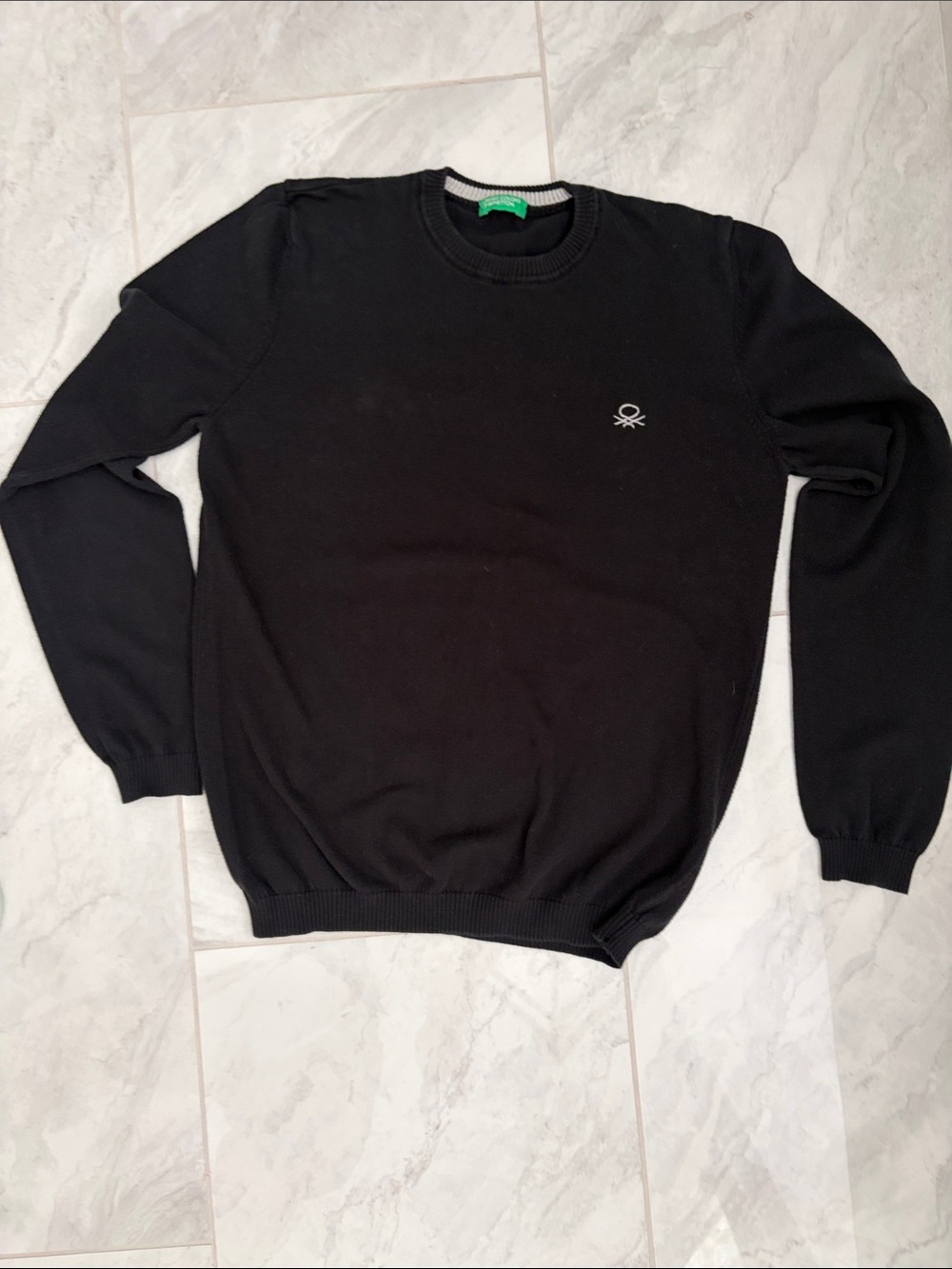 United Colors Of Benetton Boys' Black Crewneck Pullover with Chest Emblem